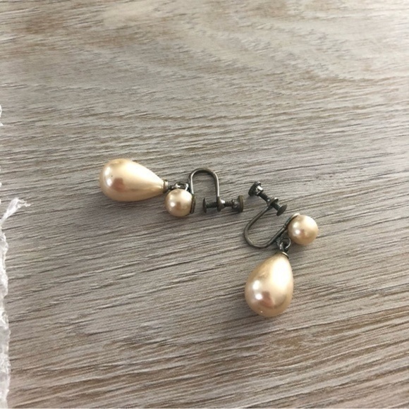 Vintage Faux Pearl Screwback Earrings - Picture 1 of 2